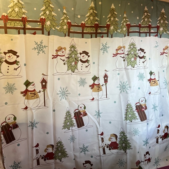 EUC Winter Bath set shower curtain & Bath Rug - Picture 7 of 11